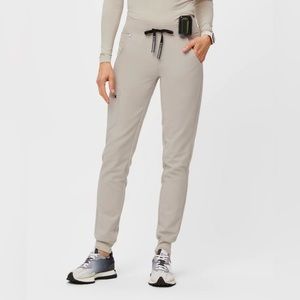 Figs Zamora Jogger Scrub Pants in Bone off-white, size Medium, like new